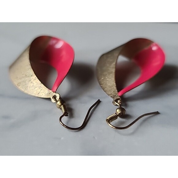 Dangling Pink Enamel Gold Tone Metal Pierced Earrings Vintage Costume Jewelry - Picture 7 of 10